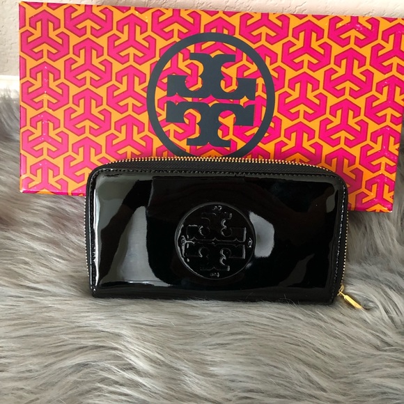 Tory Burch Handbags - Tory Burch Patent Zip Continental Wallet